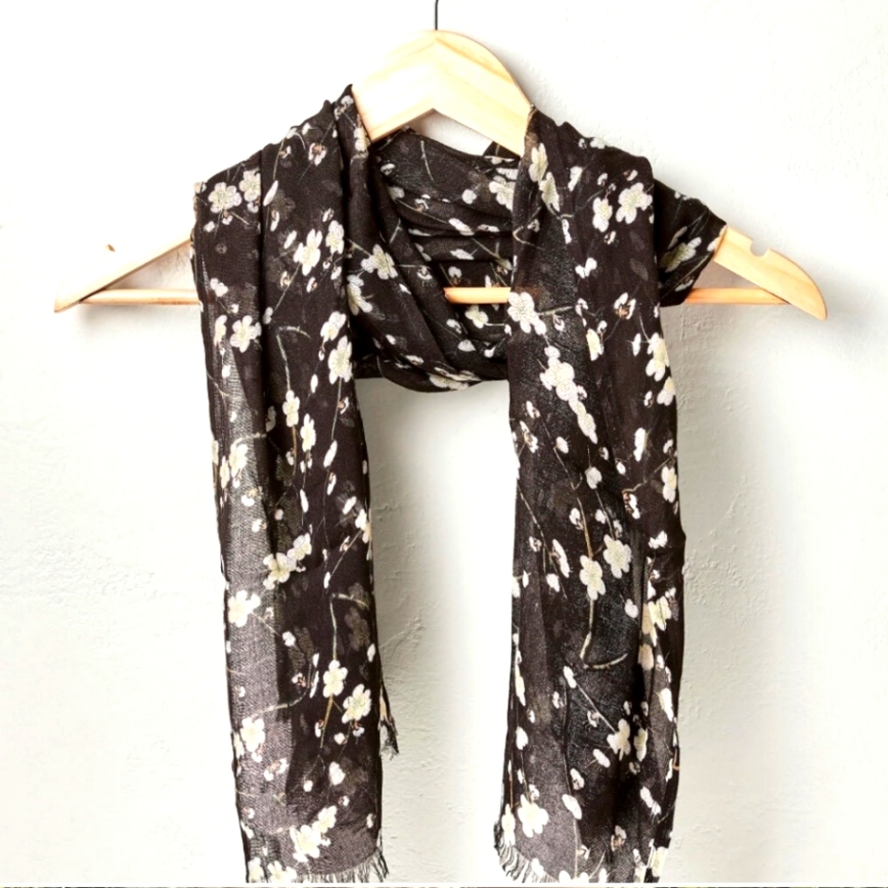 ONAM In Bloom scarf NWT